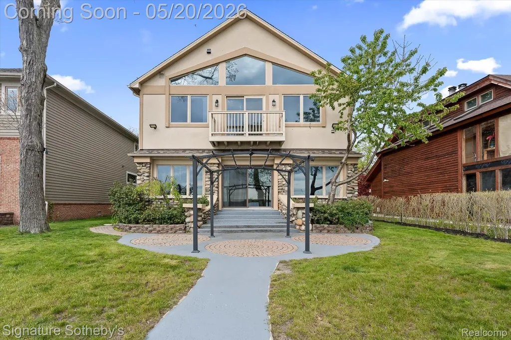 727 Mcdougal Drive Waterford Charter Township MI 48327