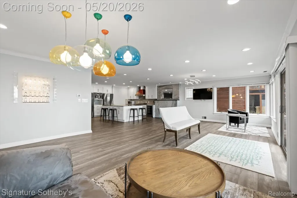 727 Mcdougal Drive Waterford Charter Township MI 48327