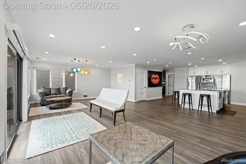 727 Mcdougal Drive Waterford Charter Township MI 48327