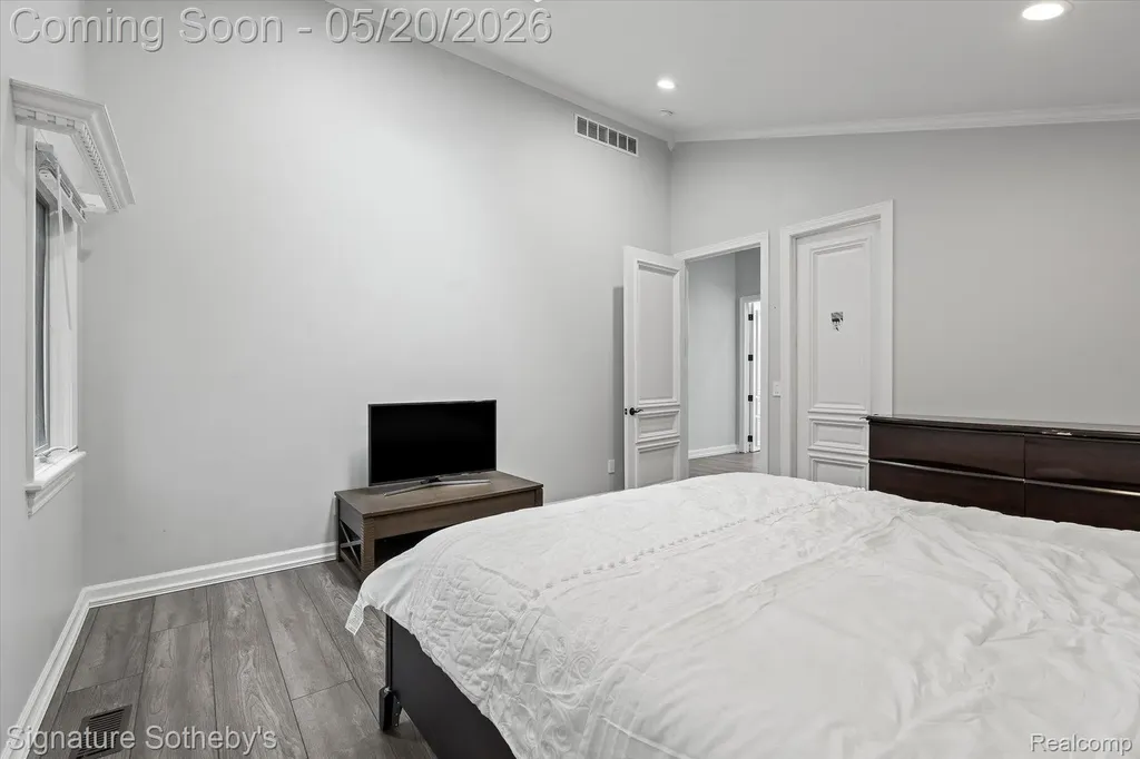 727 Mcdougal Drive Waterford Charter Township MI 48327