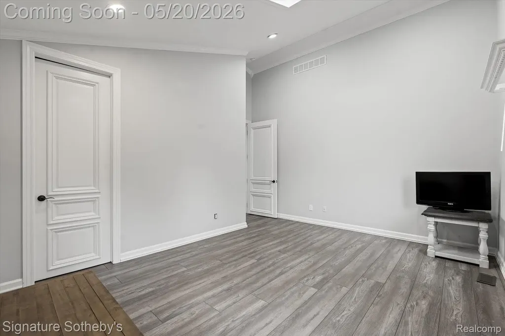 727 Mcdougal Drive Waterford Charter Township MI 48327