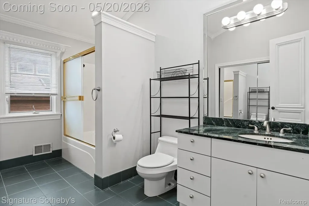 727 Mcdougal Drive Waterford Charter Township MI 48327