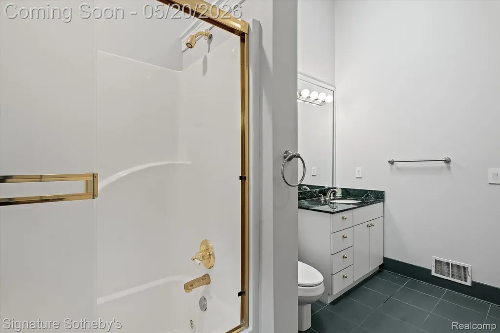 727 Mcdougal Drive Waterford Charter Township MI 48327