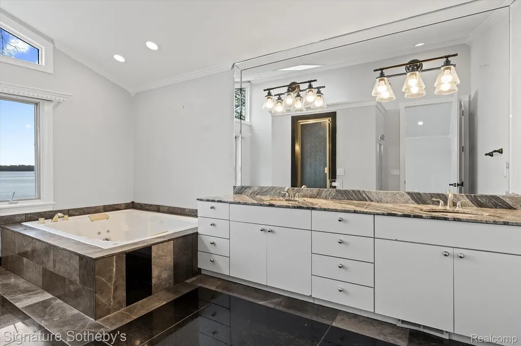 727 Mcdougal Drive Waterford Charter Township MI 48327