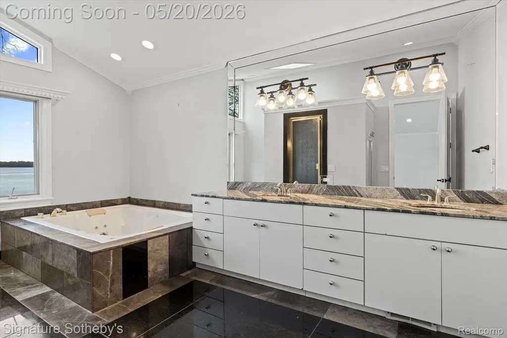 727 Mcdougal Drive Waterford Charter Township MI 48327