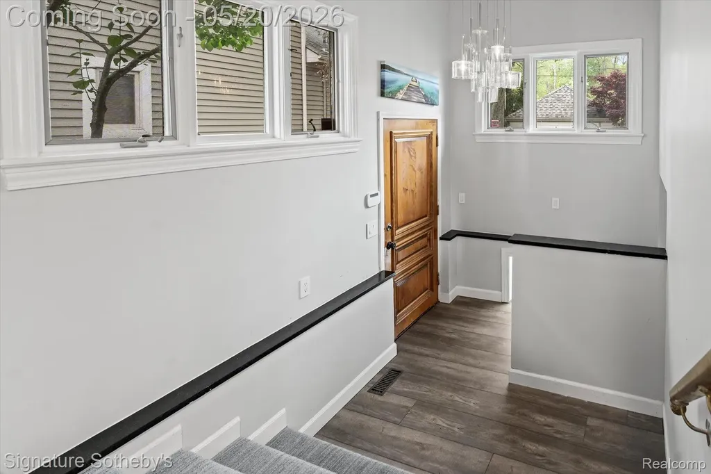727 Mcdougal Drive Waterford Charter Township MI 48327