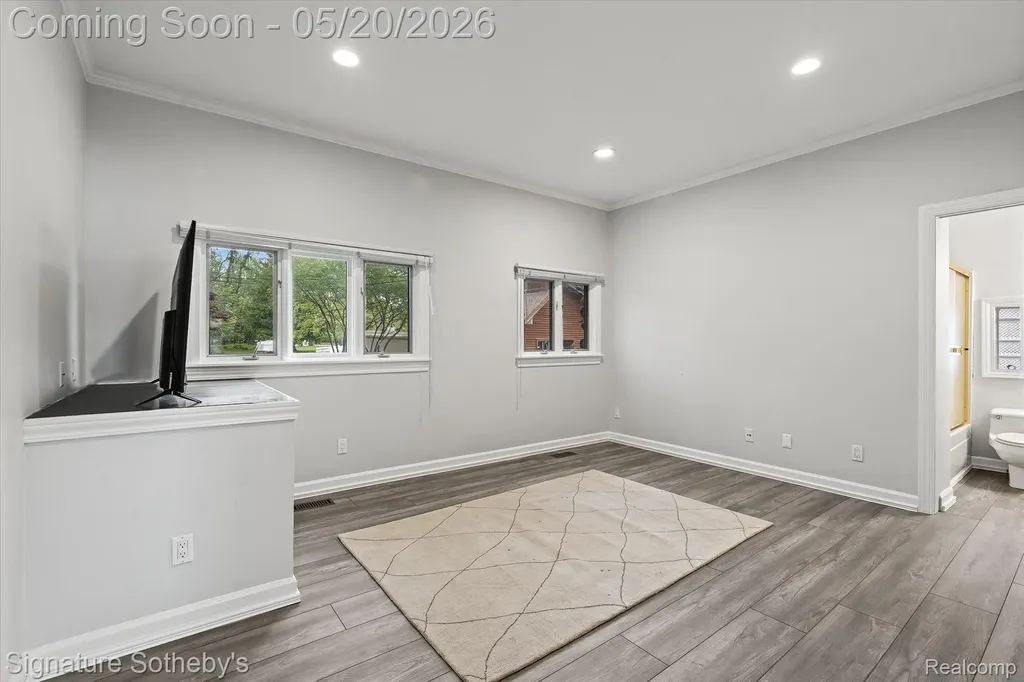 727 Mcdougal Drive Waterford Charter Township MI 48327