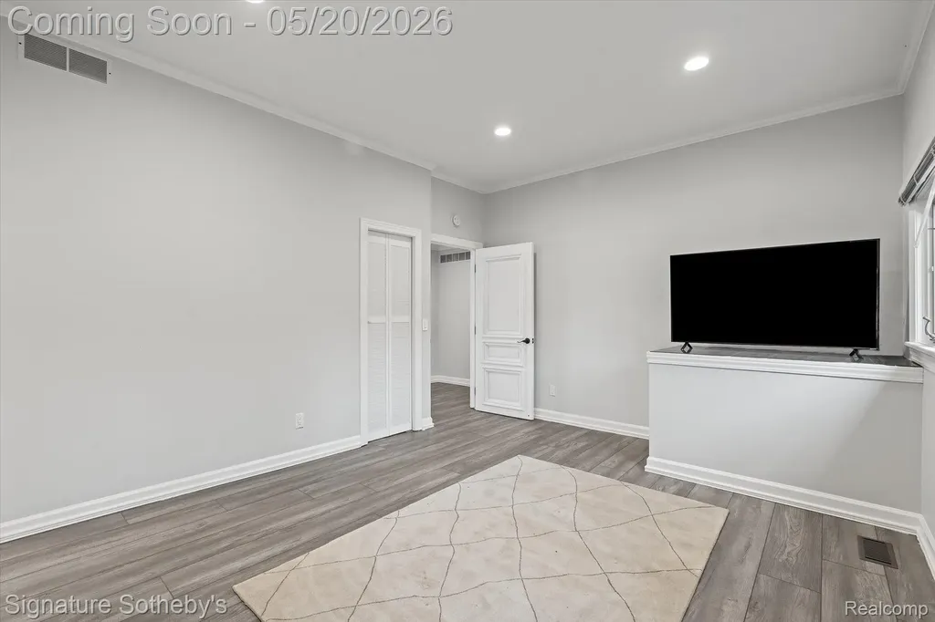 727 Mcdougal Drive Waterford Charter Township MI 48327