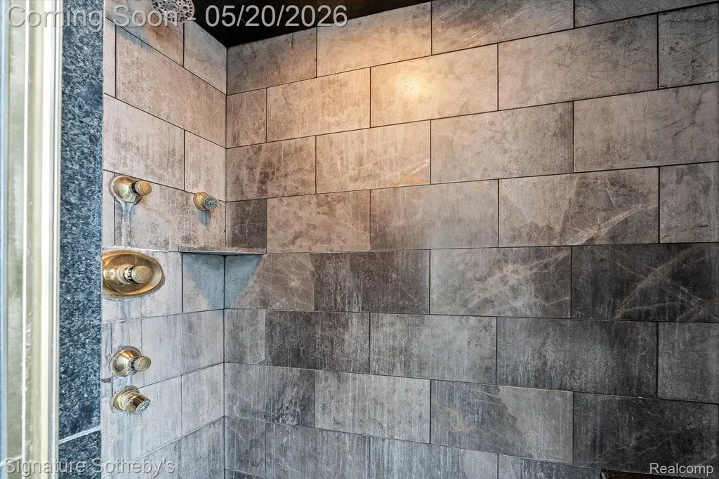 727 Mcdougal Drive Waterford Charter Township MI 48327
