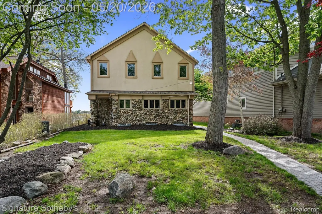 727 Mcdougal Drive Waterford Charter Township MI 48327
