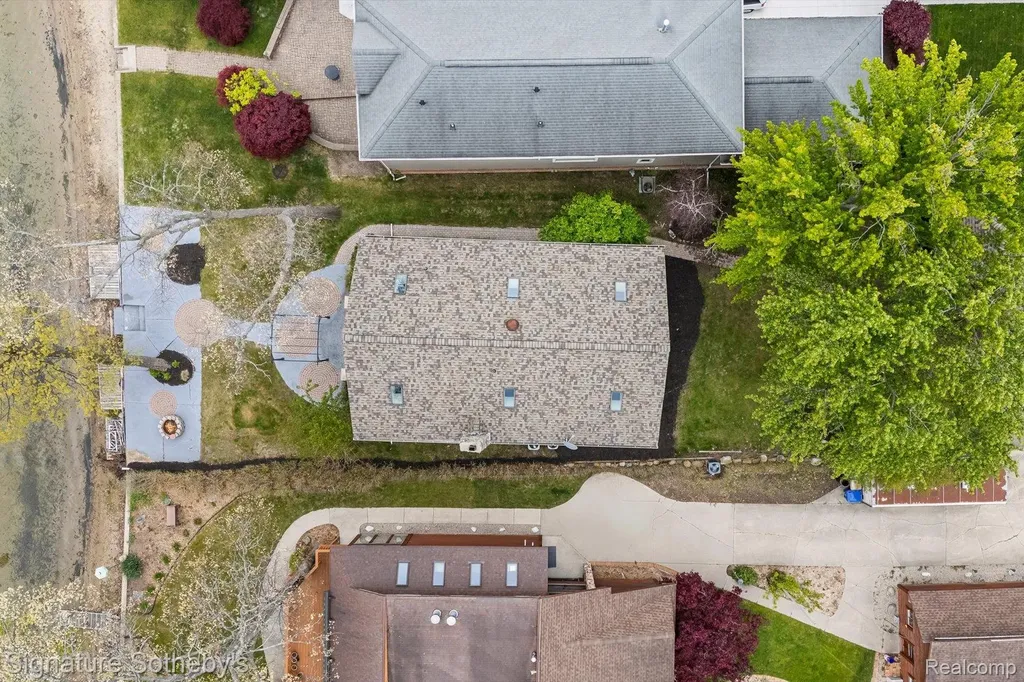 727 Mcdougal Drive Waterford Charter Township MI 48327