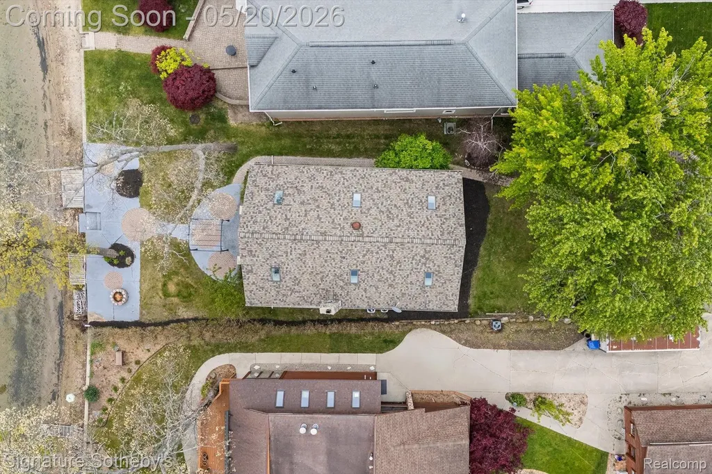 727 Mcdougal Drive Waterford Charter Township MI 48327