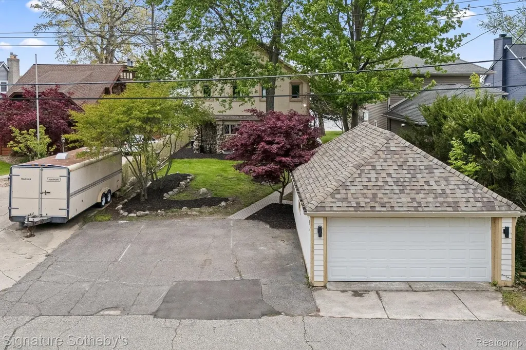 727 Mcdougal Drive Waterford Charter Township MI 48327