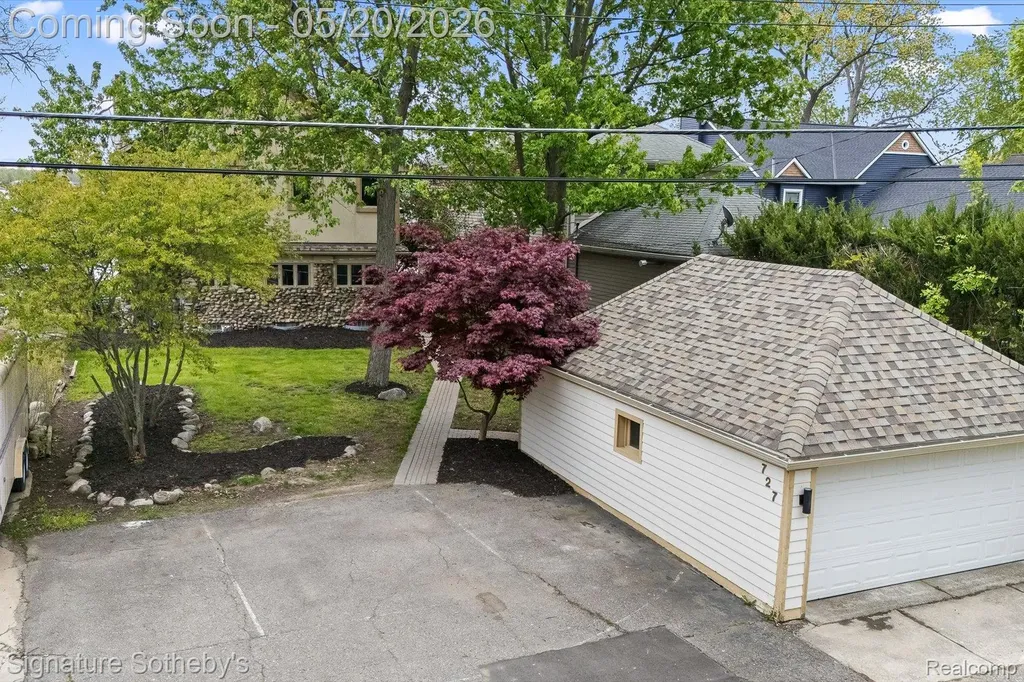 727 Mcdougal Drive Waterford Charter Township MI 48327