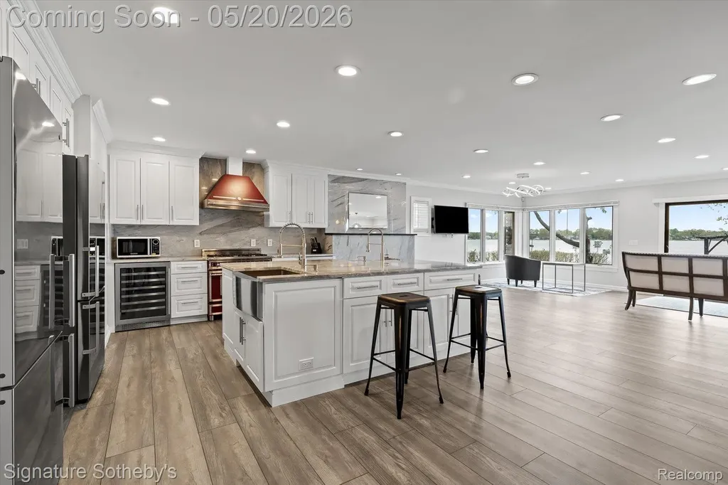 727 Mcdougal Drive Waterford Charter Township MI 48327
