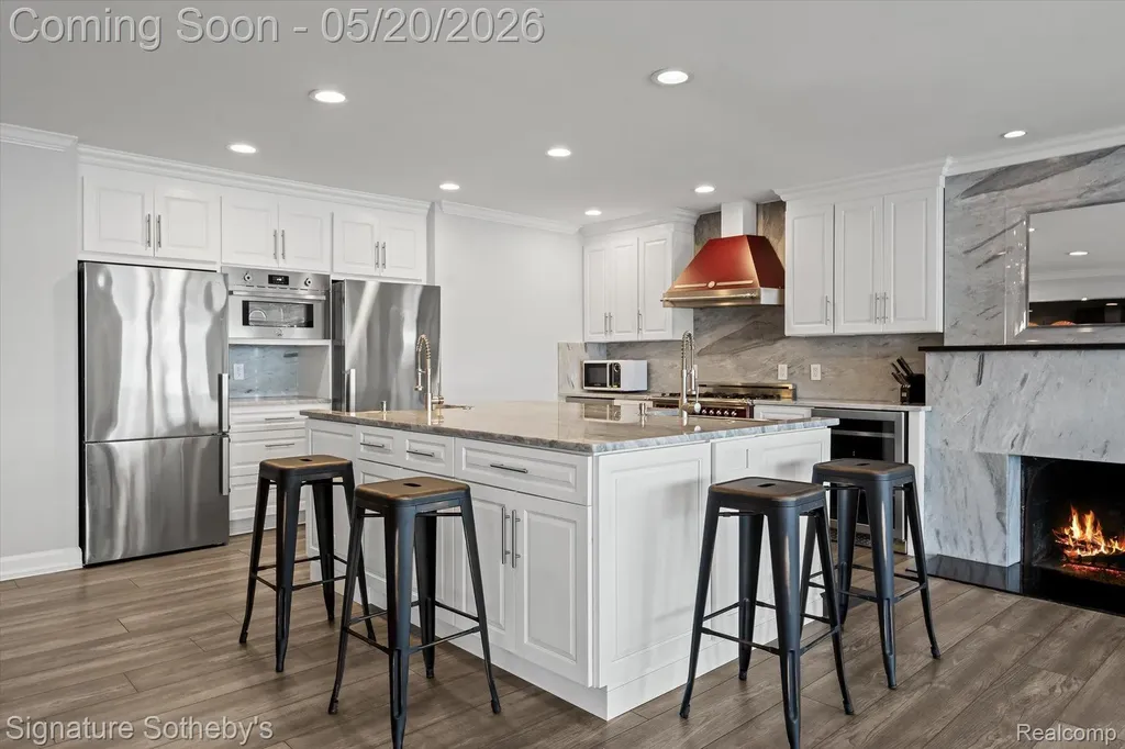 727 Mcdougal Drive Waterford Charter Township MI 48327