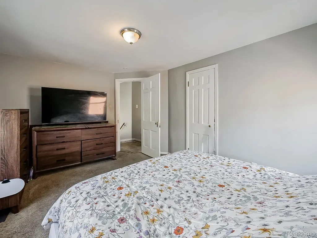 5936 Hillcrest Street Detroit City MI 48236