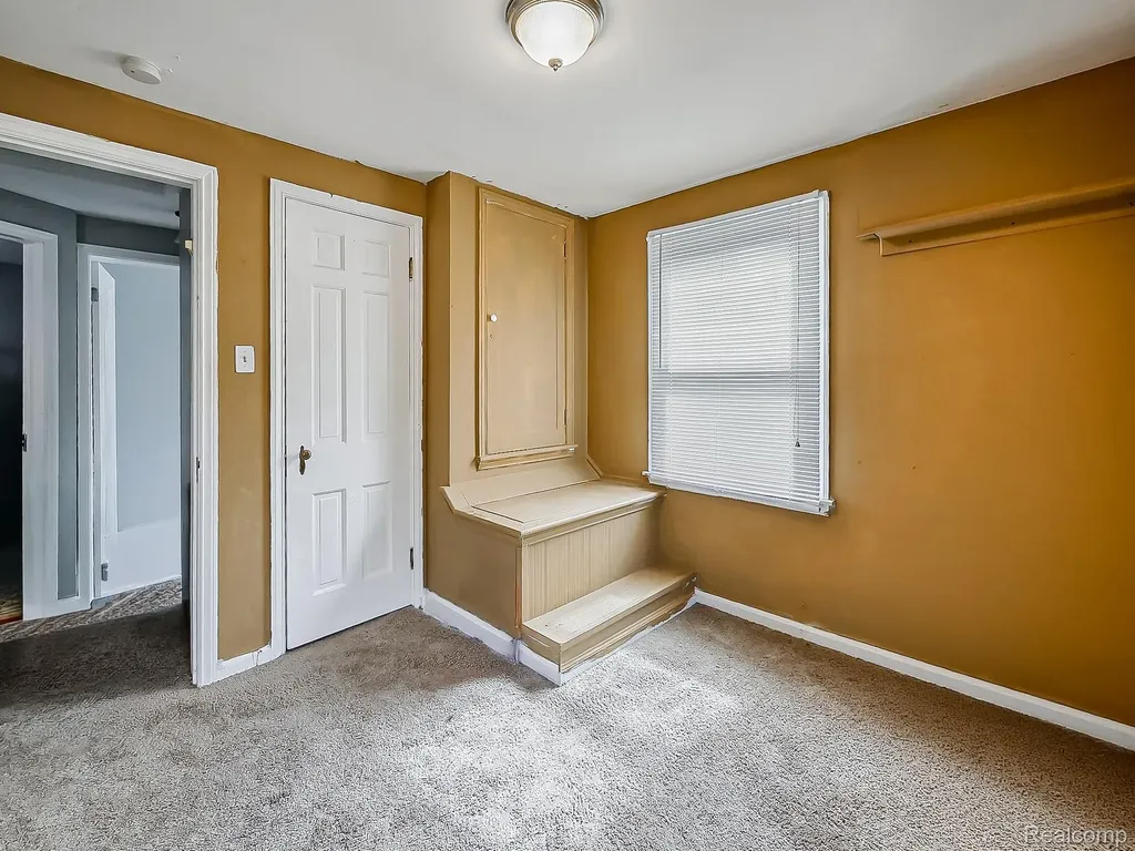 5936 Hillcrest Street Detroit City MI 48236