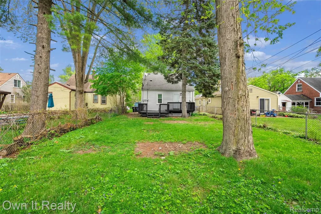 15961 Macarthur Redford Charter Township MI 48239