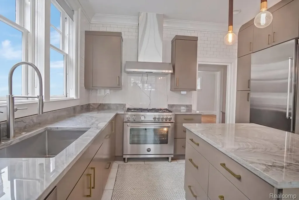 841 W Boston Boulevard Detroit City MI 48202