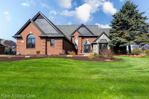 418 Gleneagles Highland Charter Township MI 48357