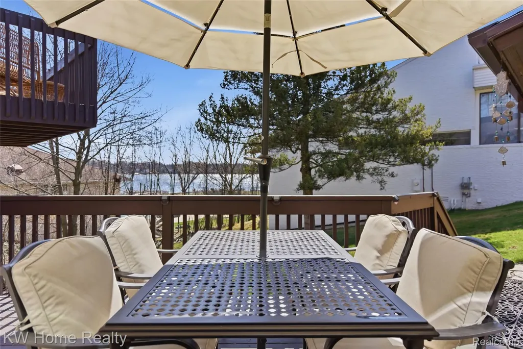 4749 Tara Court West Bloomfield Charter Township MI 48323