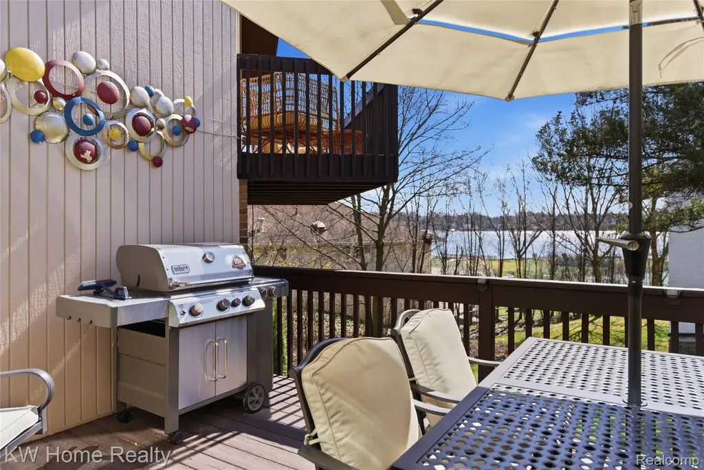 4749 Tara Court West Bloomfield Charter Township MI 48323