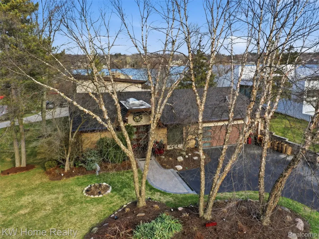 4749 Tara Court West Bloomfield Charter Township MI 48323