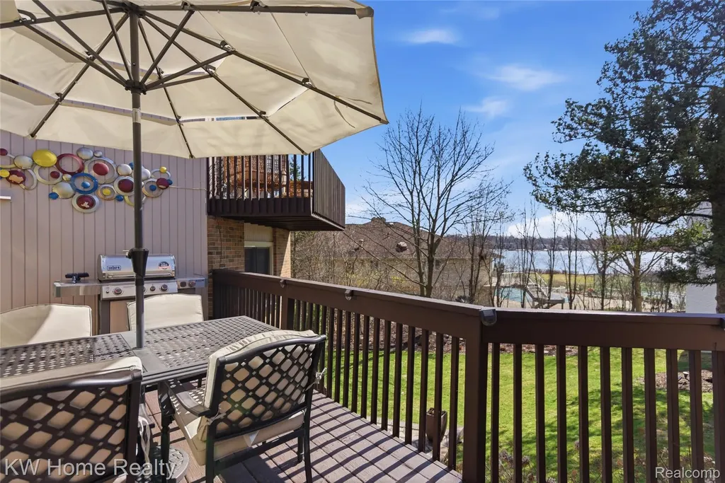 4749 Tara Court West Bloomfield Charter Township MI 48323