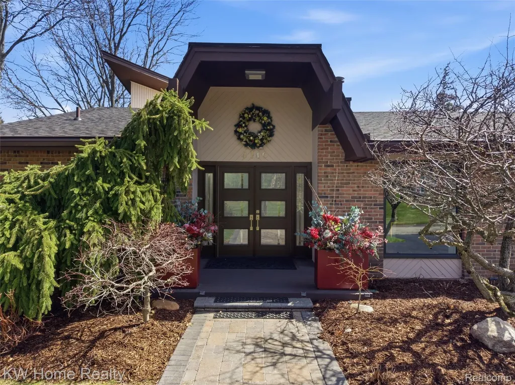 4749 Tara Court West Bloomfield Charter Township MI 48323