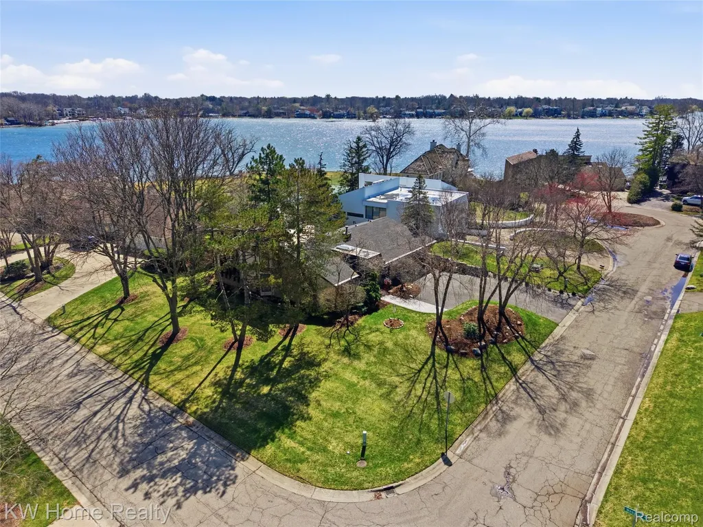 4749 Tara Court West Bloomfield Charter Township MI 48323