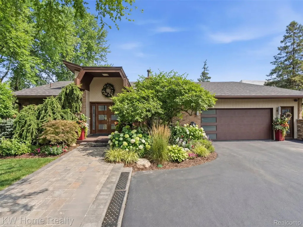 4749 Tara Court West Bloomfield Charter Township MI 48323