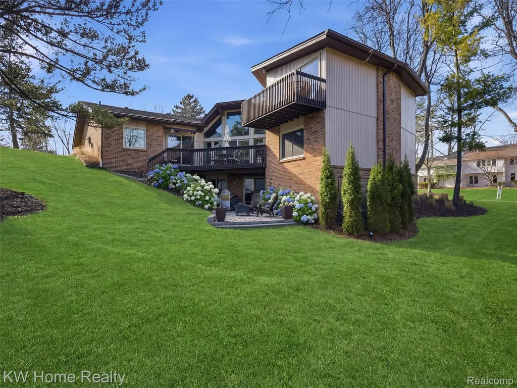4749 Tara Court West Bloomfield Charter Township MI 48323