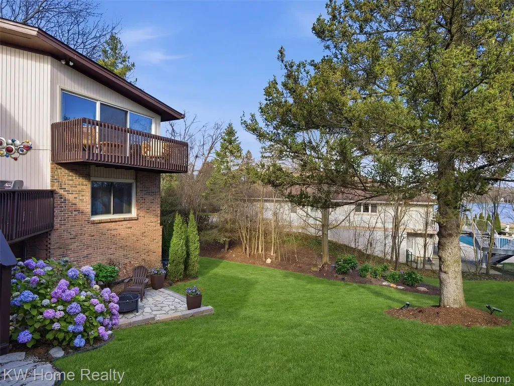 4749 Tara Court West Bloomfield Charter Township MI 48323