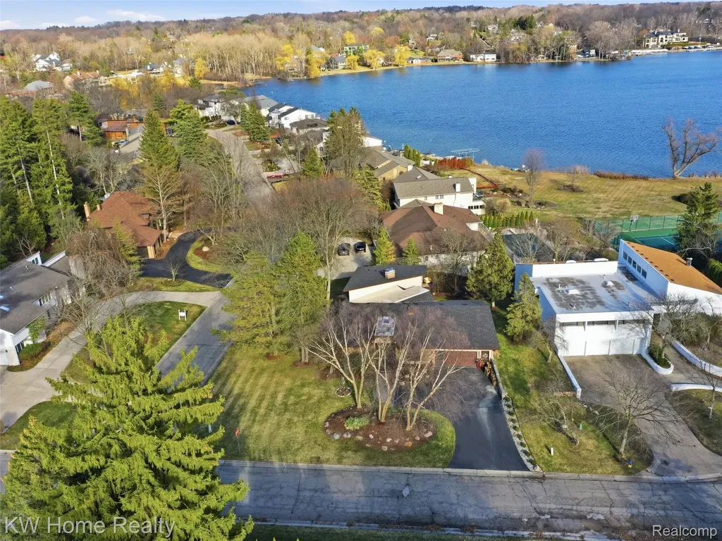 4749 Tara Court West Bloomfield Charter Township MI 48323