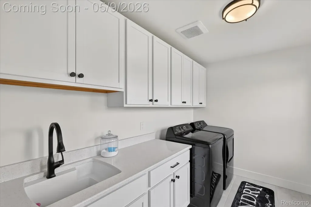 27598 Green Valley Drive Lyon Charter Township MI 48165
