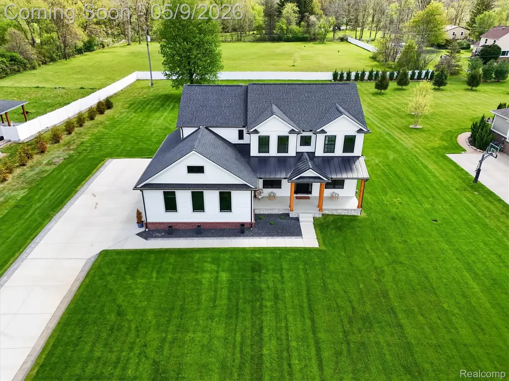 27598 Green Valley Drive Lyon Charter Township MI 48165