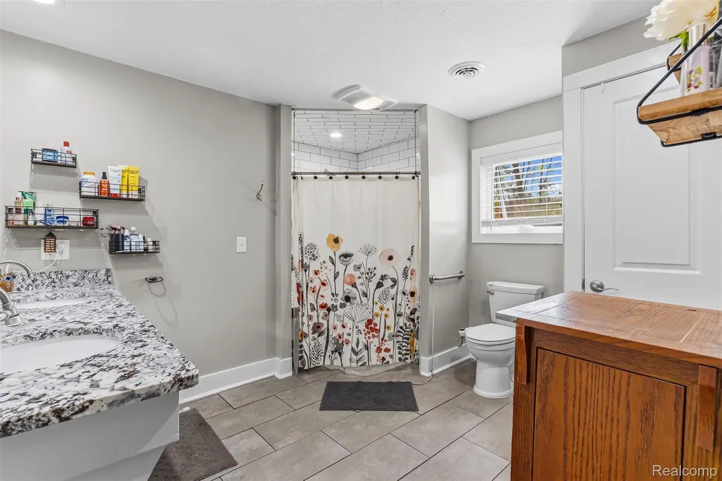 3142 Ponemah Drive Fenton Charter Township MI 48430