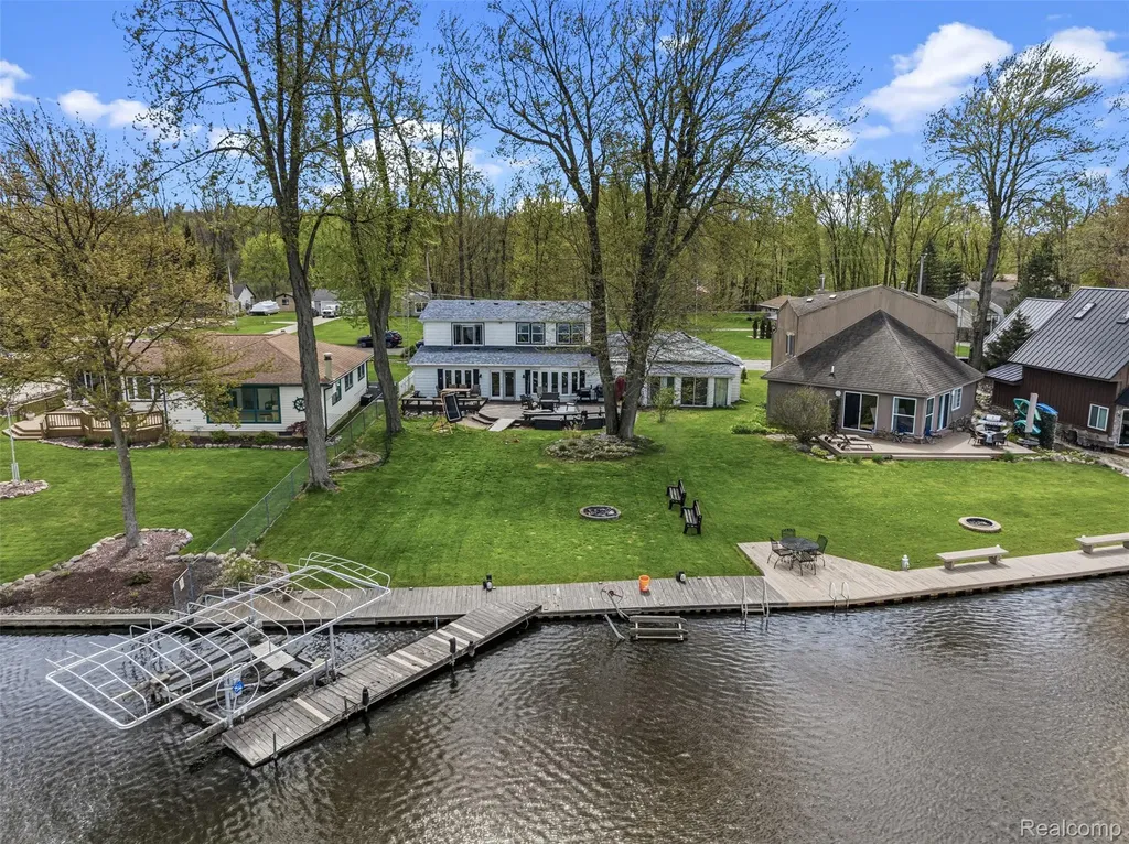 3142 Ponemah Drive Fenton Charter Township MI 48430