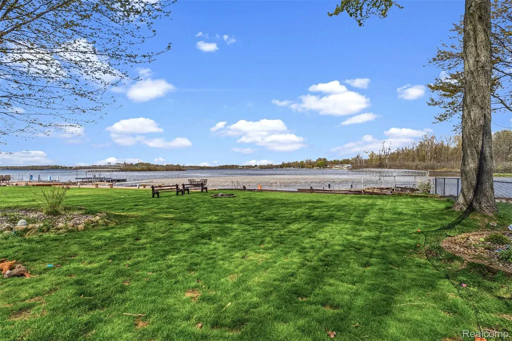 3142 Ponemah Drive Fenton Charter Township MI 48430