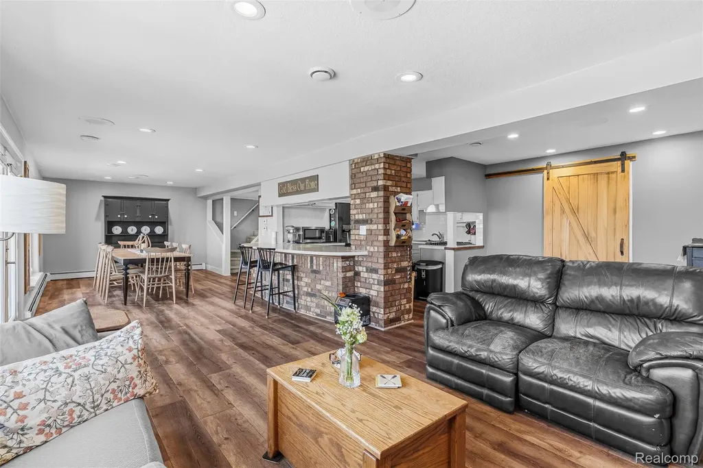 3142 Ponemah Drive Fenton Charter Township MI 48430