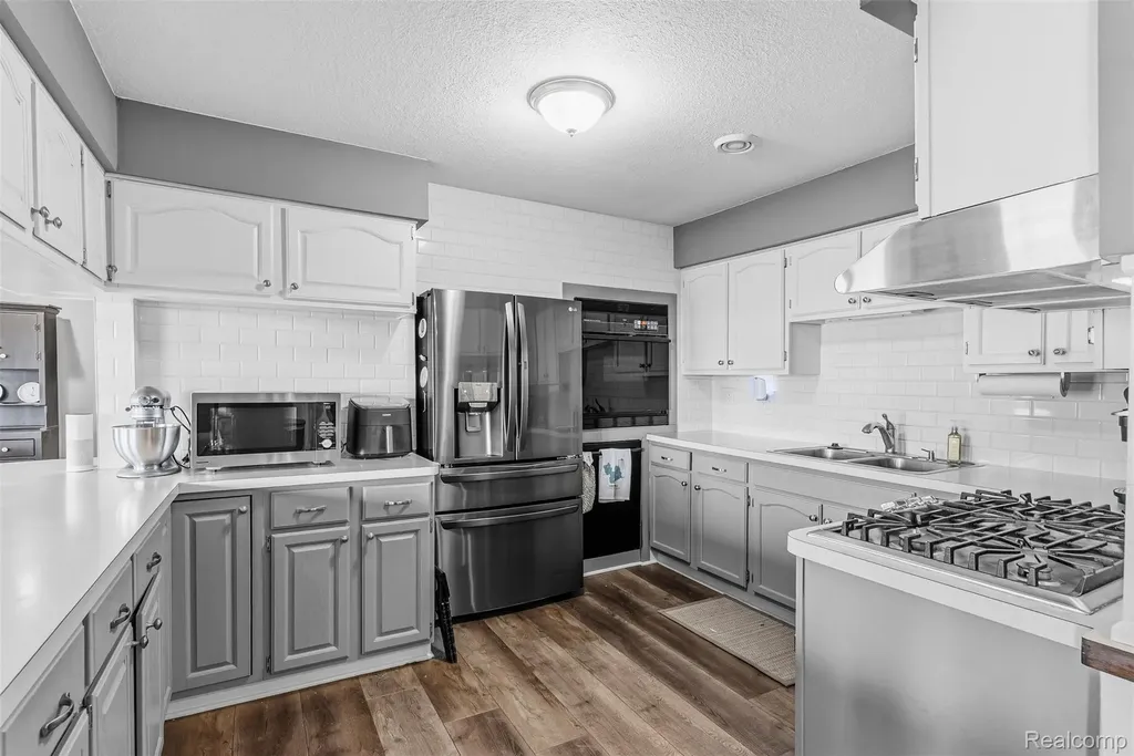 3142 Ponemah Drive Fenton Charter Township MI 48430
