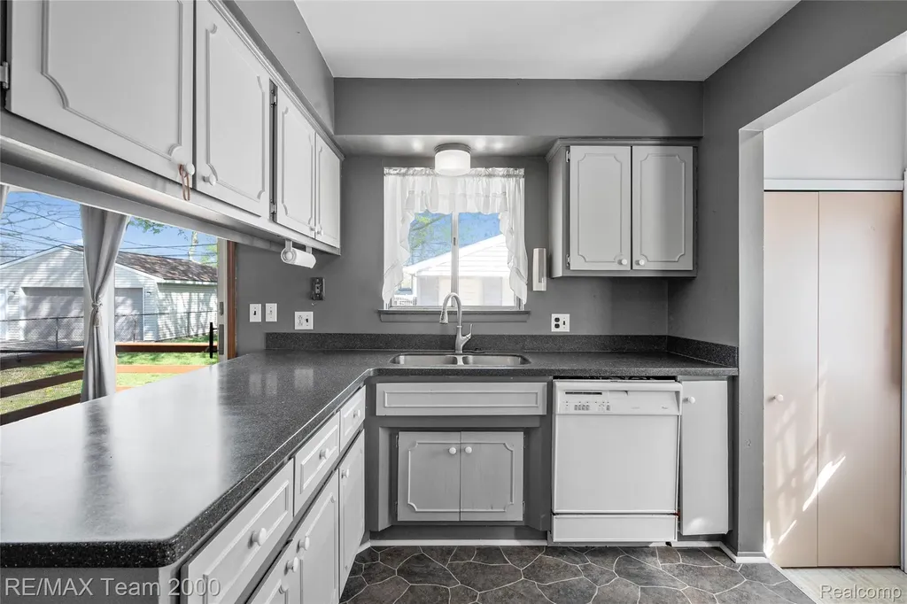 33622 Bock Street Garden City City MI 48135