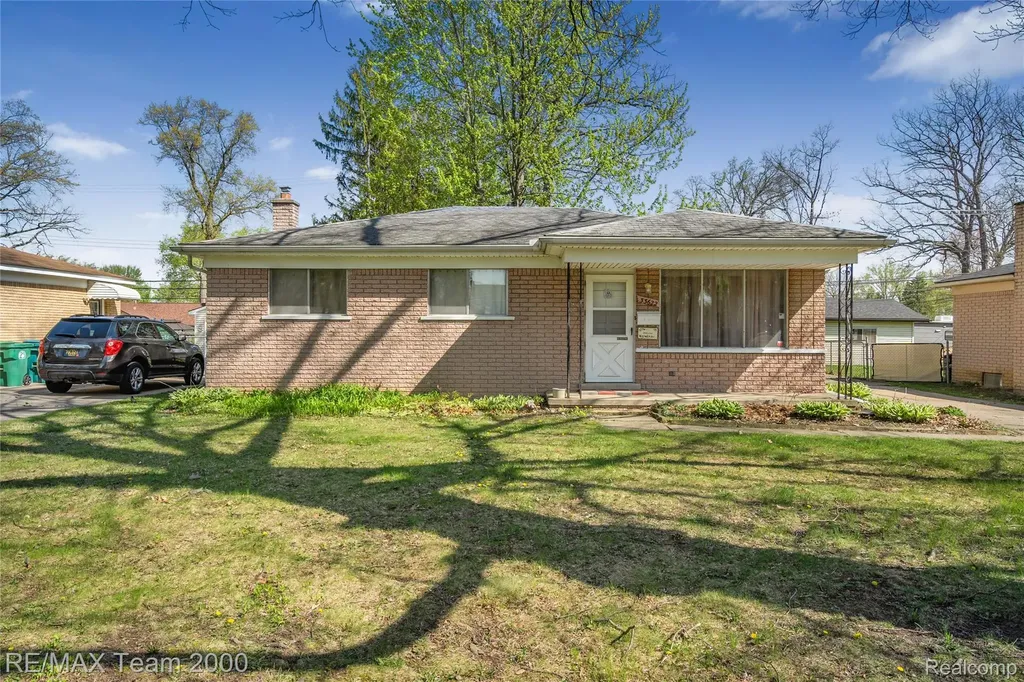 33622 Bock Street Garden City City MI 48135