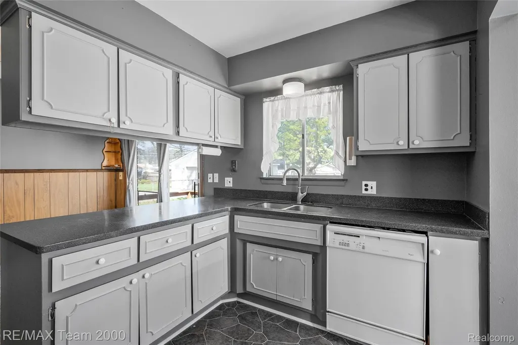 33622 Bock Street Garden City City MI 48135