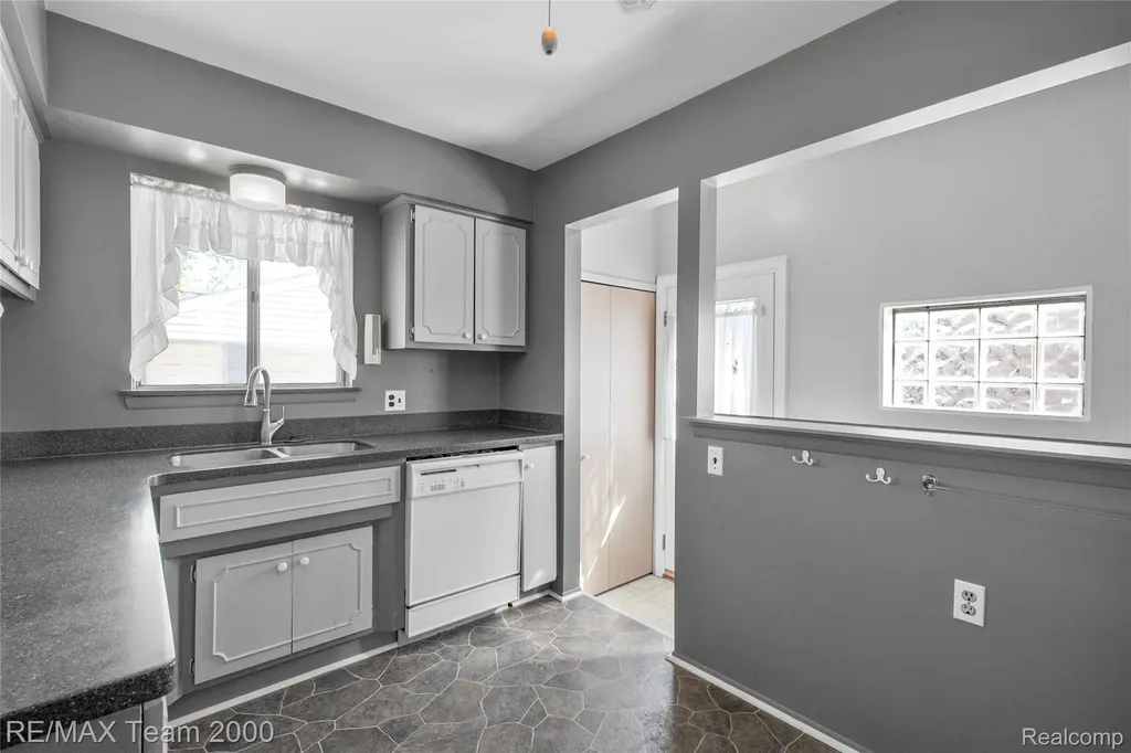 33622 Bock Street Garden City City MI 48135