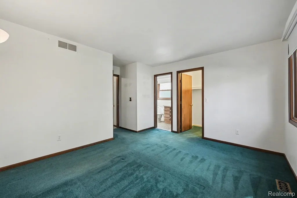 33593 Curtis Road Road S Livonia City MI 48152