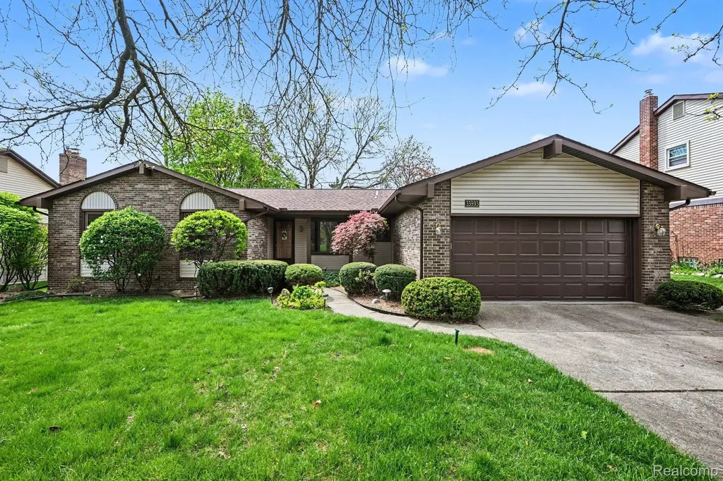 33593 Curtis Road Road S Livonia City MI 48152