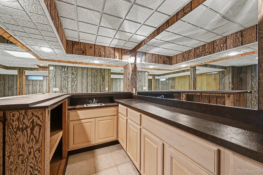 33593 Curtis Road Road S Livonia City MI 48152