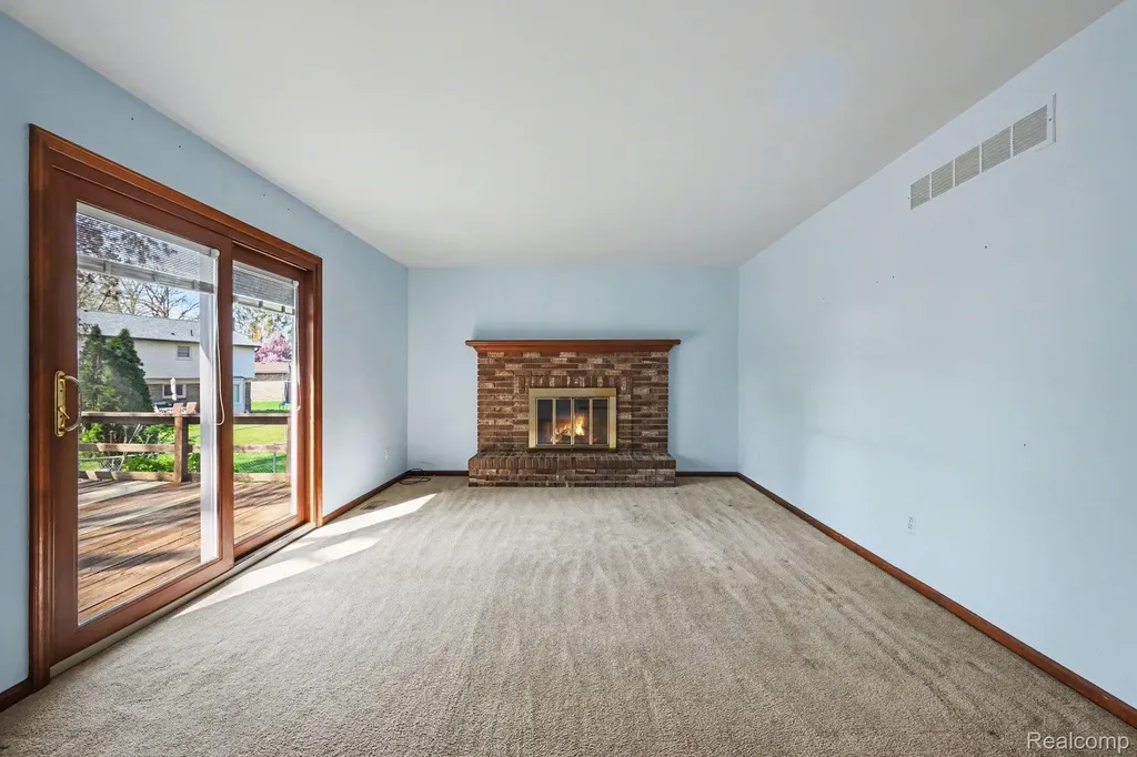 33593 Curtis Road Road S Livonia City MI 48152